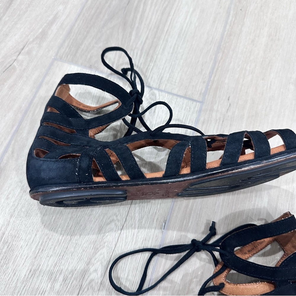 Gentle Souls break my heart flat cage tie front suede sandal black size 7.5 - Picture 6 of 9